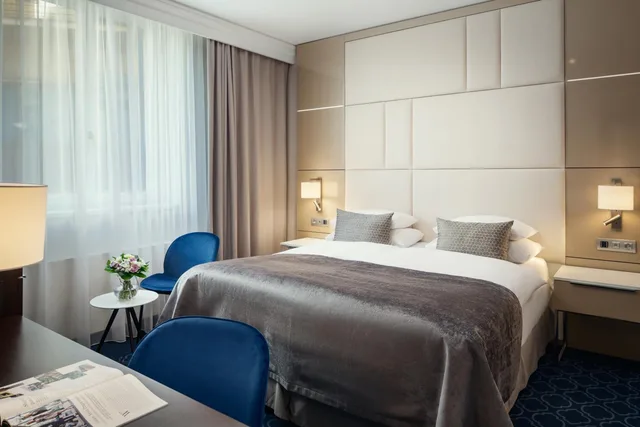 غرفة متصلة ديلوكس بسريرين منفصلين، Kings Court Hotel 1/1