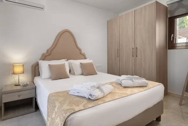 4 Bedrooms, Luxury, Villa, 1 Queen and 4 Single Beds, King and Queen Bed, Sea View, Sperveri Enalio Villas 3/6