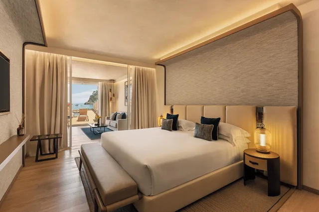 جناح بسرير كوين بإطلالة على البحر مع أريكة بمسبح خاص، Mazzaro Sea Palace – VRetreats 2/6