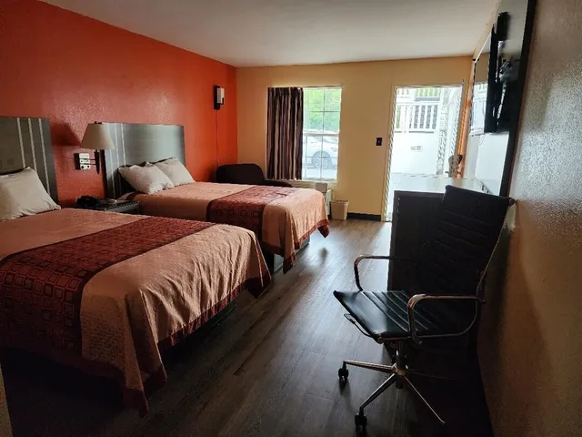 Standard, 2 Double Beds, Smoking, Key West Inn Clanton 2/5
