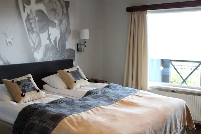 غرفة كلاسيكية بسريرين منفصلين بإطلالة على البحيرة، Green Hotel 2/4