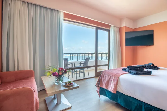 غرفة ديلوكس بسرير كوين، NYX Hotel Ibiza - Adults Only 6/9