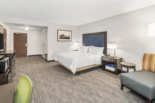 غرفة قياسية بسرير كينج لذوي الإعاقة، Holiday Inn Express Hotel And Suites Wilmington Newark 1/6