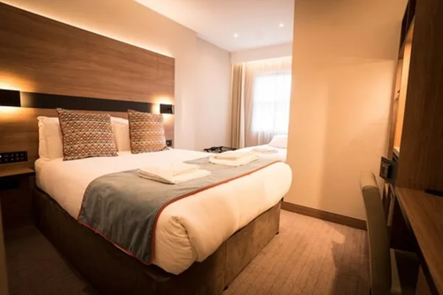 غرفة ثلاثية بثلاثة أسرّة، Oxford Hotel Earls Court 1/3