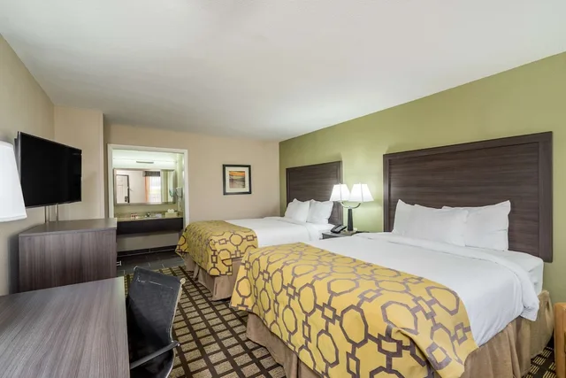 غرفة بسريرين كوين، Baymont By Wyndham Clarksville 1/3