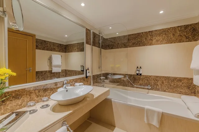 Junior Suite, Queen Bed, Pestana Carlton Madeira 8/10