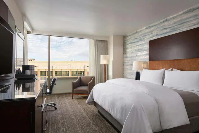 غرفة بسرير كينج بإطلالة على المدينة، The Westin Washington National Harbor 1/7