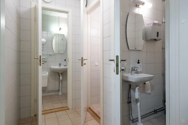Compact, Shared Bathroom, No Window, Small, Injoy Premium Solna 3/4