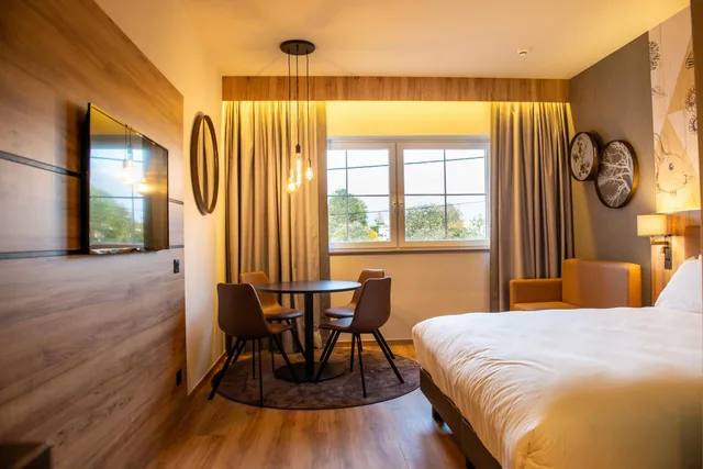 جناح بسرير كينج وسرير بطابقين، MERCURE HAN SUR LESSE 5/10