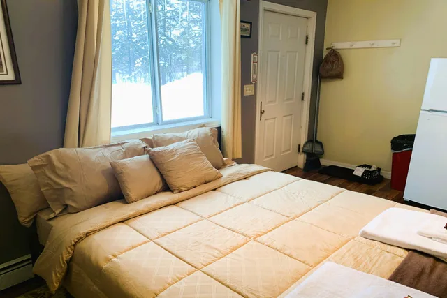 Cottage, Queen Bed, River Front, Kitchenette، Love Hotels St John River at Fort Kent ME 5/10