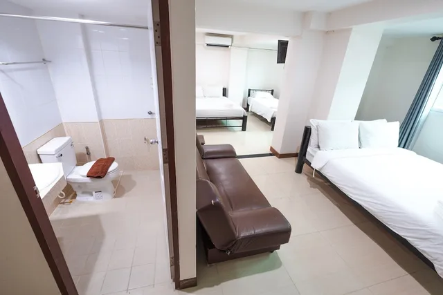 غرفة عائلية بسرير فردي وسريرين مزدوجين مع أريكة، Don Muang Hotel 2/4