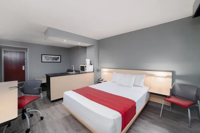 Suite, Queen Bed, Sofa, City Express by Marriott Puebla Centro 2/4