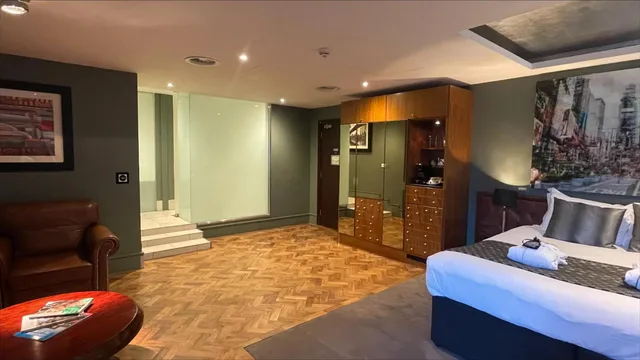 جناح جونيور بسرير مزدوج أو سريرين منفصلين، Le Monde Hotel 6/10
