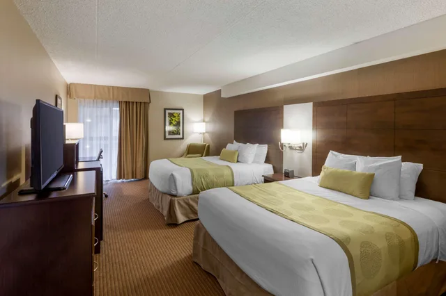 Room, 2 Queen Beds, Atrium View, No Elevator، Best Western Plus Leamington Hotel and Conference Centre 2/4
