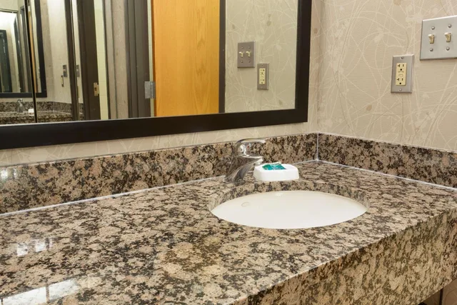 غرفة سوبيريور بسريرين كوين لذوي الإعاقة، Drury Inn and Suites Lafayette 2/2