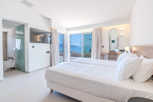 جناح بريميوم بأربعة أسرّة بإطلالة على البحر بغرفتي نوم مع أريكة، Iolida Corfu Resort & Spa by Smile Hotels 3/10