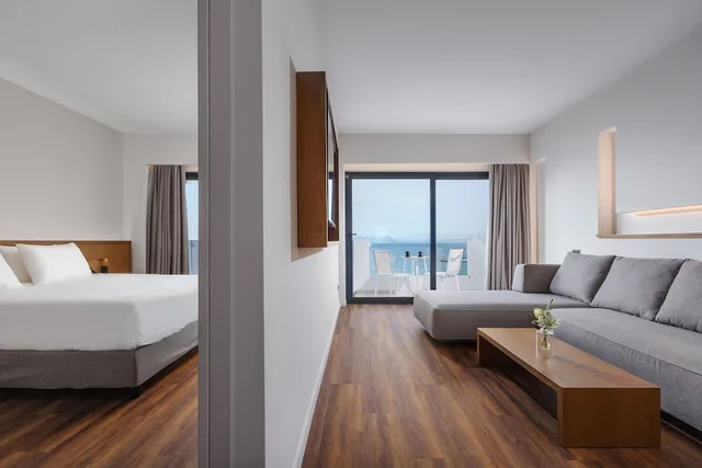 جناح بسرير كينج بإطلالة على البحر مع أريكة، Kos Divine hotel & Suites 2/5