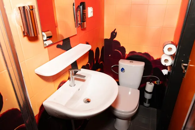 Theme, Studio، Amsterdam Teleport Hotel 1/2