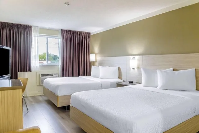 غرفة قياسية بسريرين كوين، Motel6 Niagara Falls, On - Near The Falls 9/10