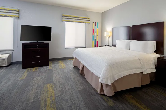 جناح استوديو بسرير كينج بمطبخ صغير، Hampton Inn and Suites-Bakersfield/Hwy 58, CA 1/1