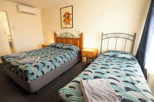 Motel, 1 Double and 1 Single Bed، Bunbury Apartment Motel 1/6