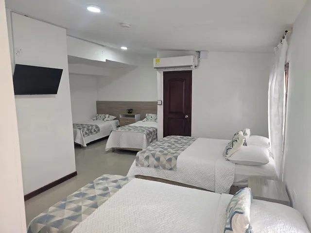 Family, 1 Double and 3 Single Beds، Hotel Rodadero Dorado 5/10