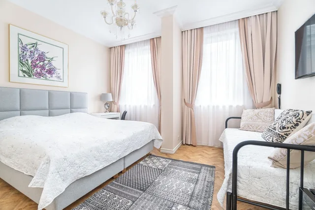 غرفة متصلة بسريرين كوين مع أريكة، Forums Boutique Hotel 2/4