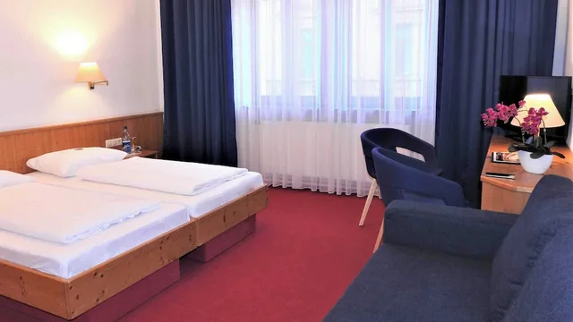 Room, Twin Beds, Hotel Restaurant Krokodil 4/6