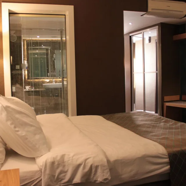 غرفة ديلوكس بسرير مزدوج أو سريرين منفصلين بإطلالة على المدينة، Akol Hotel 8/10