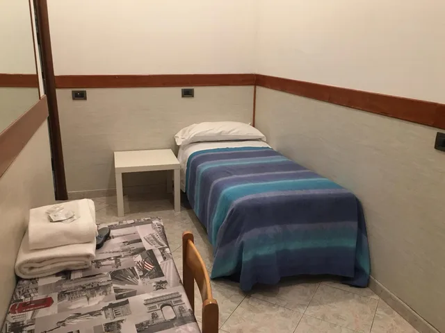 Room, Single, Planet 5/20