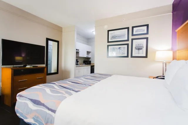 جناح تنفيذي بسرير كينج، Palacio Royale Inn Signature 3/5