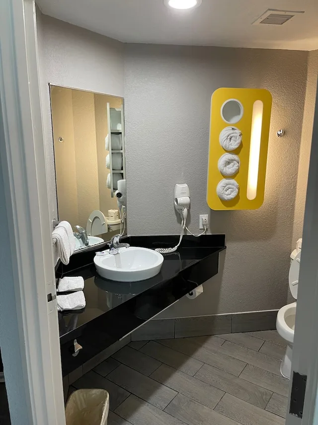 غرفة قياسية بسريرين مزدوجين، Motel6 Irving, TX - DFW Airport North 8/8