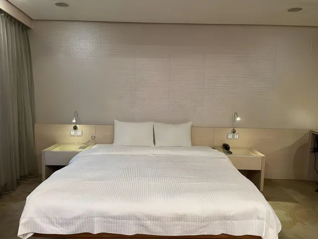 VIP، Yomi Hotel 1/1