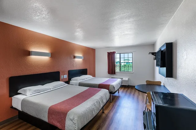 غرفة قياسية بسريرين كوين، Motel6 Bedford, TX - Fort Worth 1/7