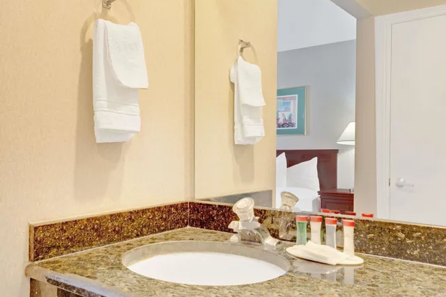 غرفة بسرير كوين لذوي الإعاقة، Ramada By Wyndham Draper 4/5