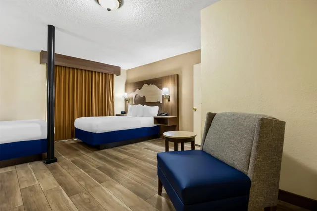Suite, King and Double Bed, with Extra Double Bed, Best Western Center Pointe Inn 10/10