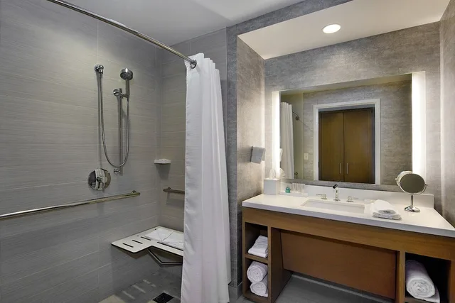 غرفة بسريرين كوين لذوي الإعاقة، JB Duke Hotel 4/5