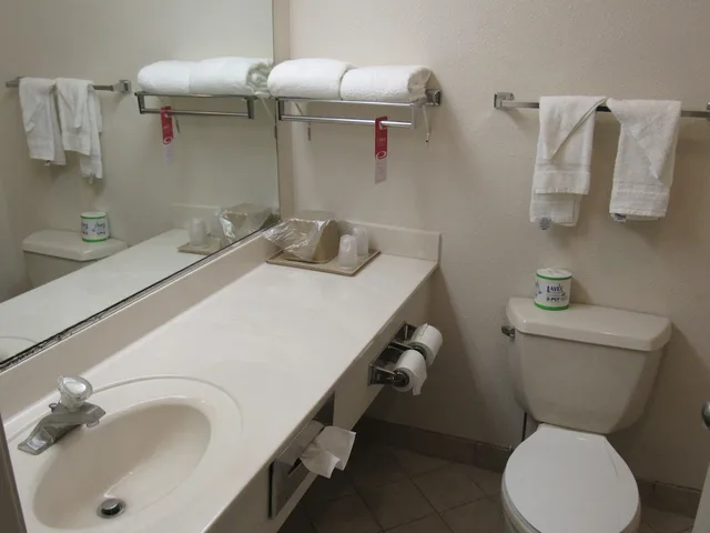 غرفة بسريرين كوين، Econo Lodge Carlisle Central 9/9