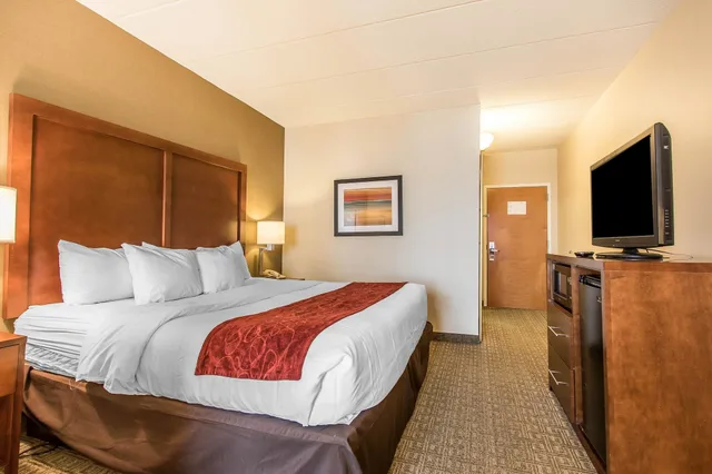 جناح بسرير كينج مع أريكة لذوي الإعاقة، Comfort Suites Richmond, KY 3/6