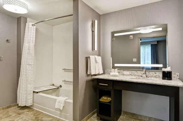 استوديو بسريرين كوين مع أريكة لذوي الإعاقة، Homewood Suites by Hilton Poughkeepsie 2/2