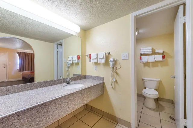 Standard, 2 Double Beds, Econo Lodge San Marcos University Area 3/3