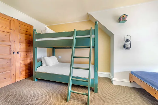 جناح بسرير كينج وسرير كوين وأسرّة بطابقين بـ3 غرف نوم، Hilton Grand Vacations Club Tremblant Canada 2/3
