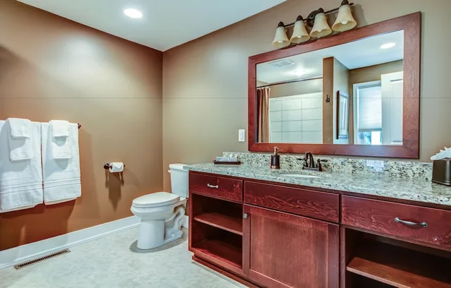 غرفة بريميوم بسرير كينج، Twin Oaks Inn 6/10