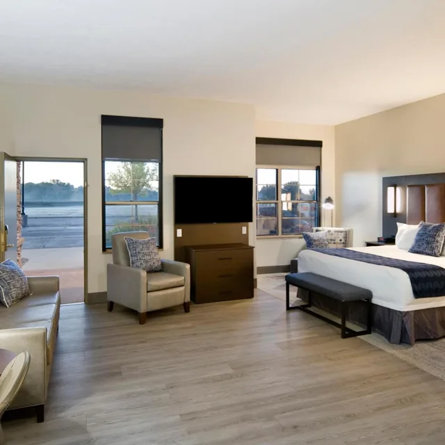 جناح تنفيذي، Clubhouse Hotel Suites Sioux Falls 1/5