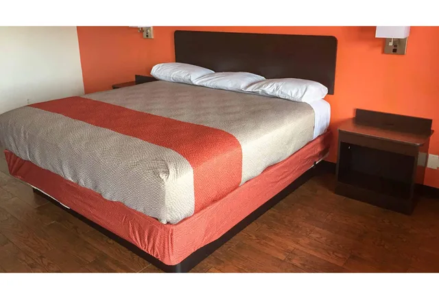 1 King Bed - Non-Smoking, Micfridge, Motel6 Waco, TX 2/5
