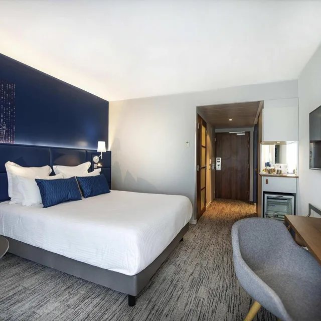 غرفة قياسية بسرير مزدوج بشرفة، Hotel Mercure Toulon La Seyne-Sur-Mer 3/9
