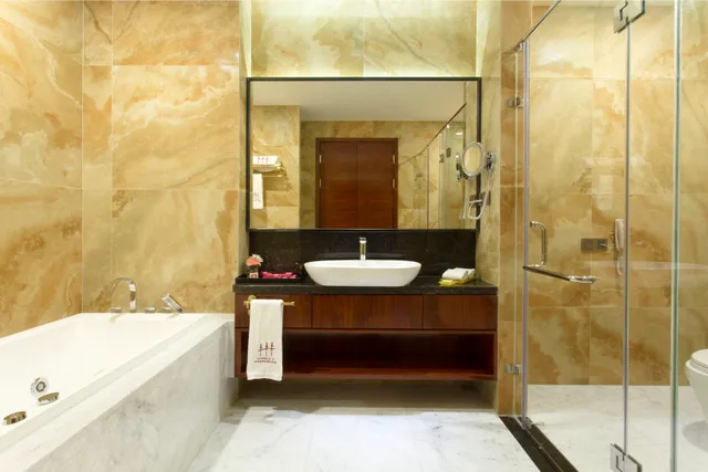 King Room - Disability Access، Hotels and Preference Hualing Tbilisi 2/2