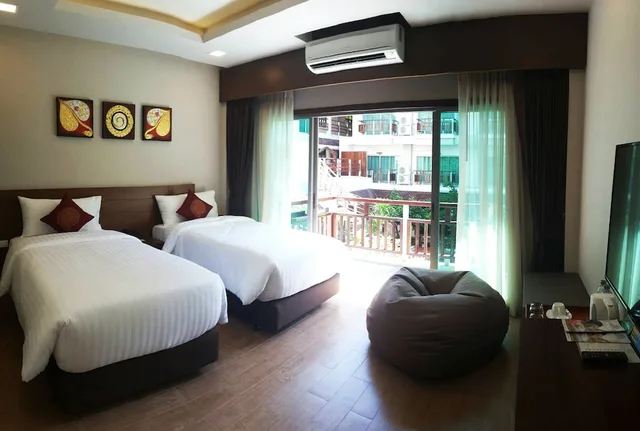 Crystal, Pool View, The Agate Pattaya Boutique Resort 4/5