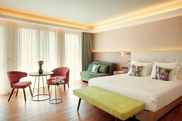 جناح تنفيذي بسرير كينج بإطلالة على المدينة، Zeus Essence Wyndham Athens Residence 5/10