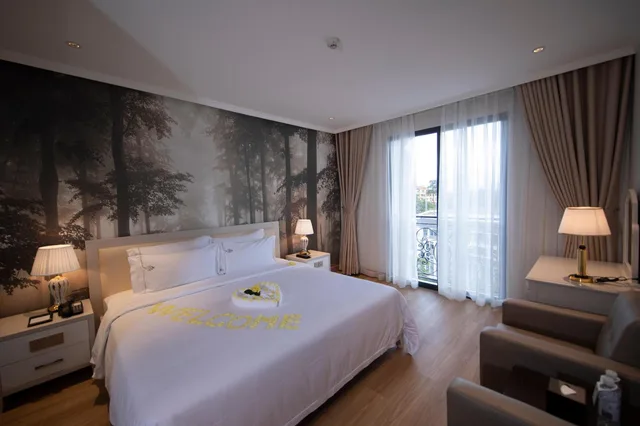 Deluxe, King Bed, City View, MerPerle Dalat Hotel 5/7